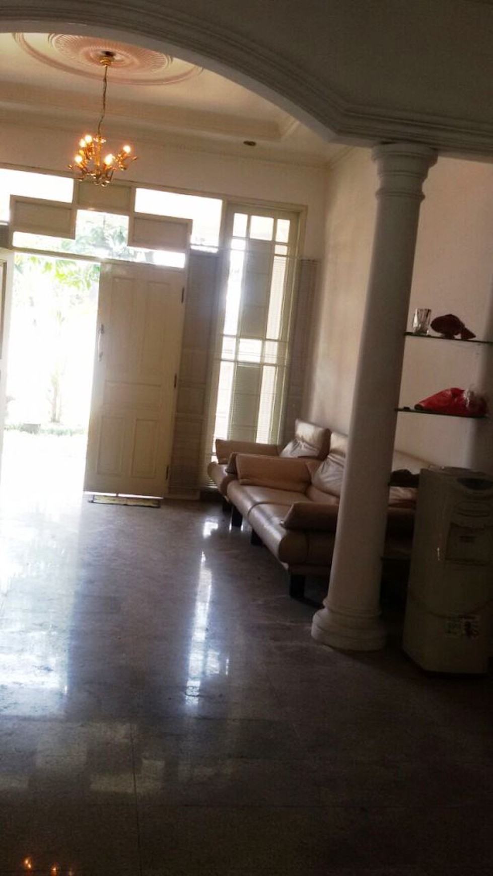 Rumah pinggir jalan,siap huni,lokasi oke di Kesehatan Bintaro Jakarta Selatan