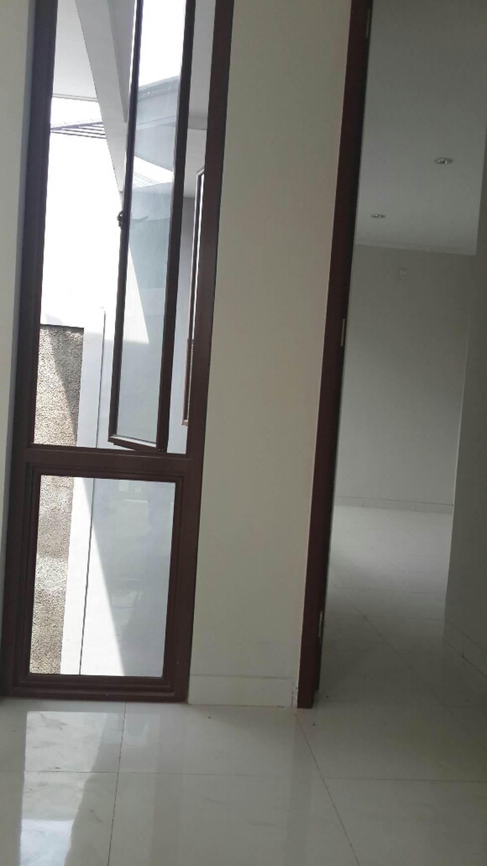 Rumah Brand new,dalam cluster baru di Sektor 9