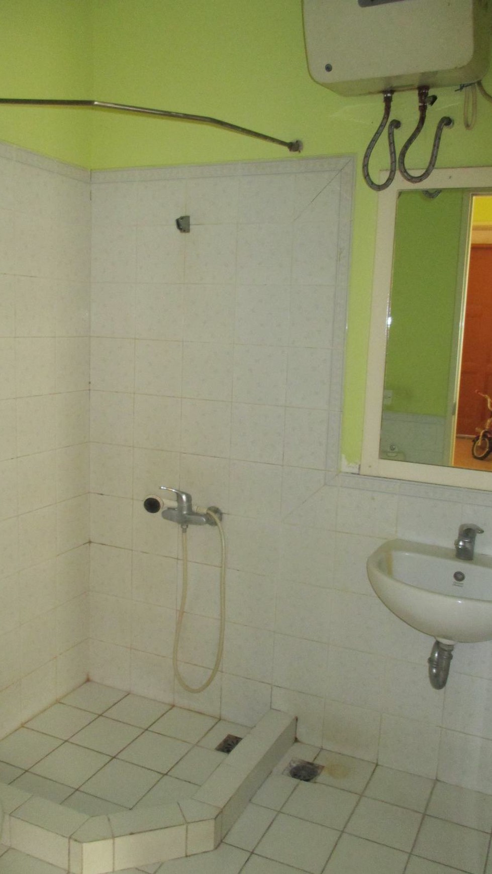 Disewakan Townhouse Taman Ayu lantai 2- Lippo Karawaci