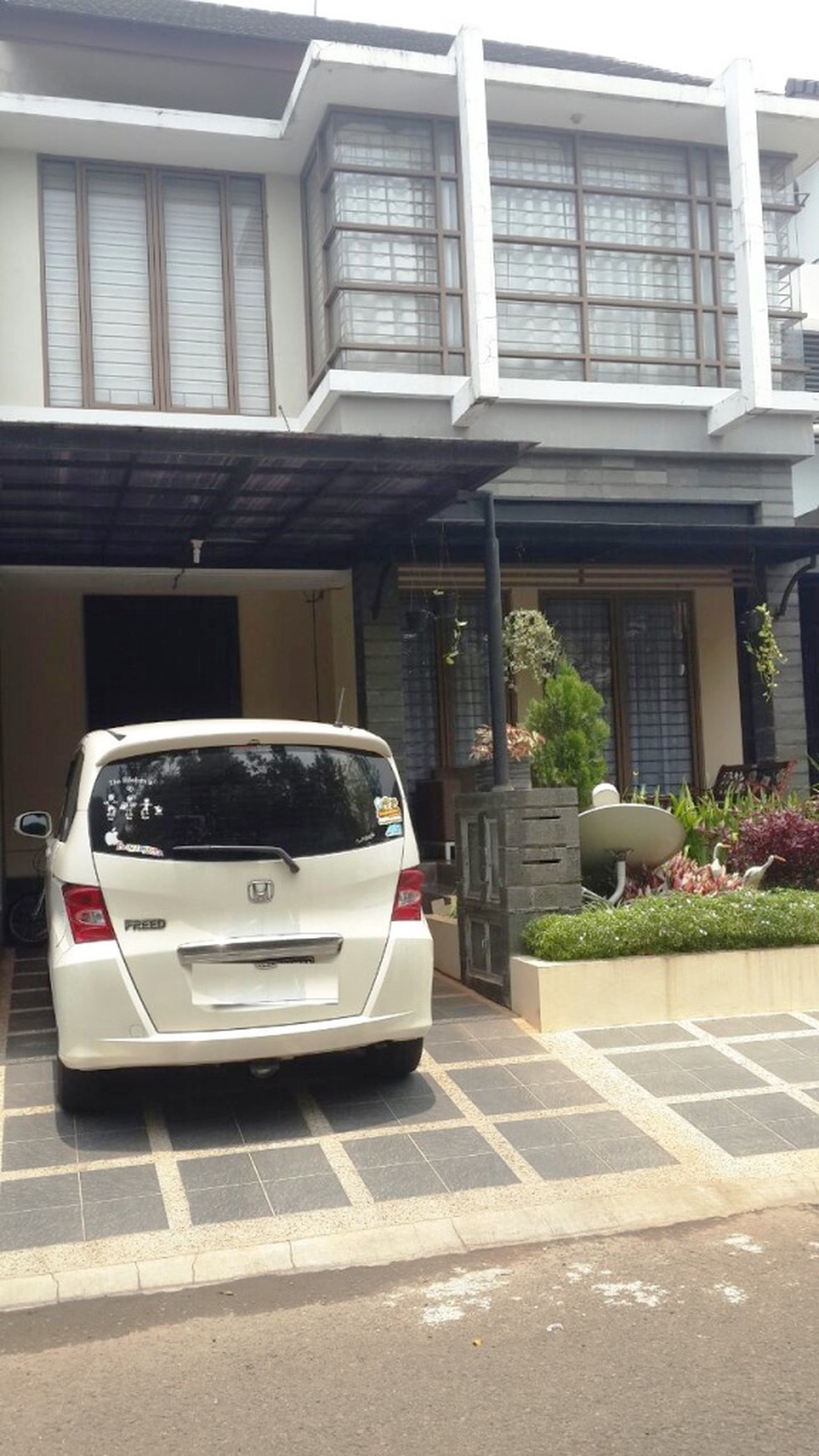 Rumah depan taman, minimalis ,good price sektor 9 Bintaro Jaya!!