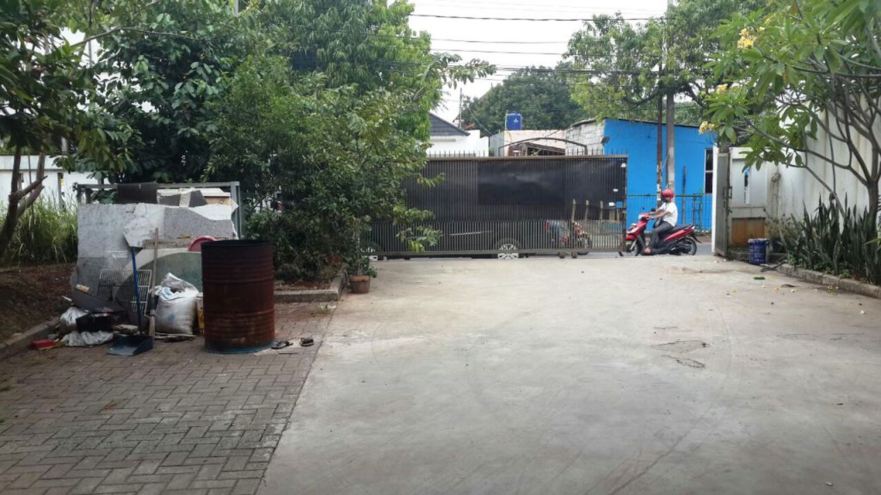 Workshop pinggir jalan,cocok buka usaha besar ,strategis,siap huni di Pondok Ranji