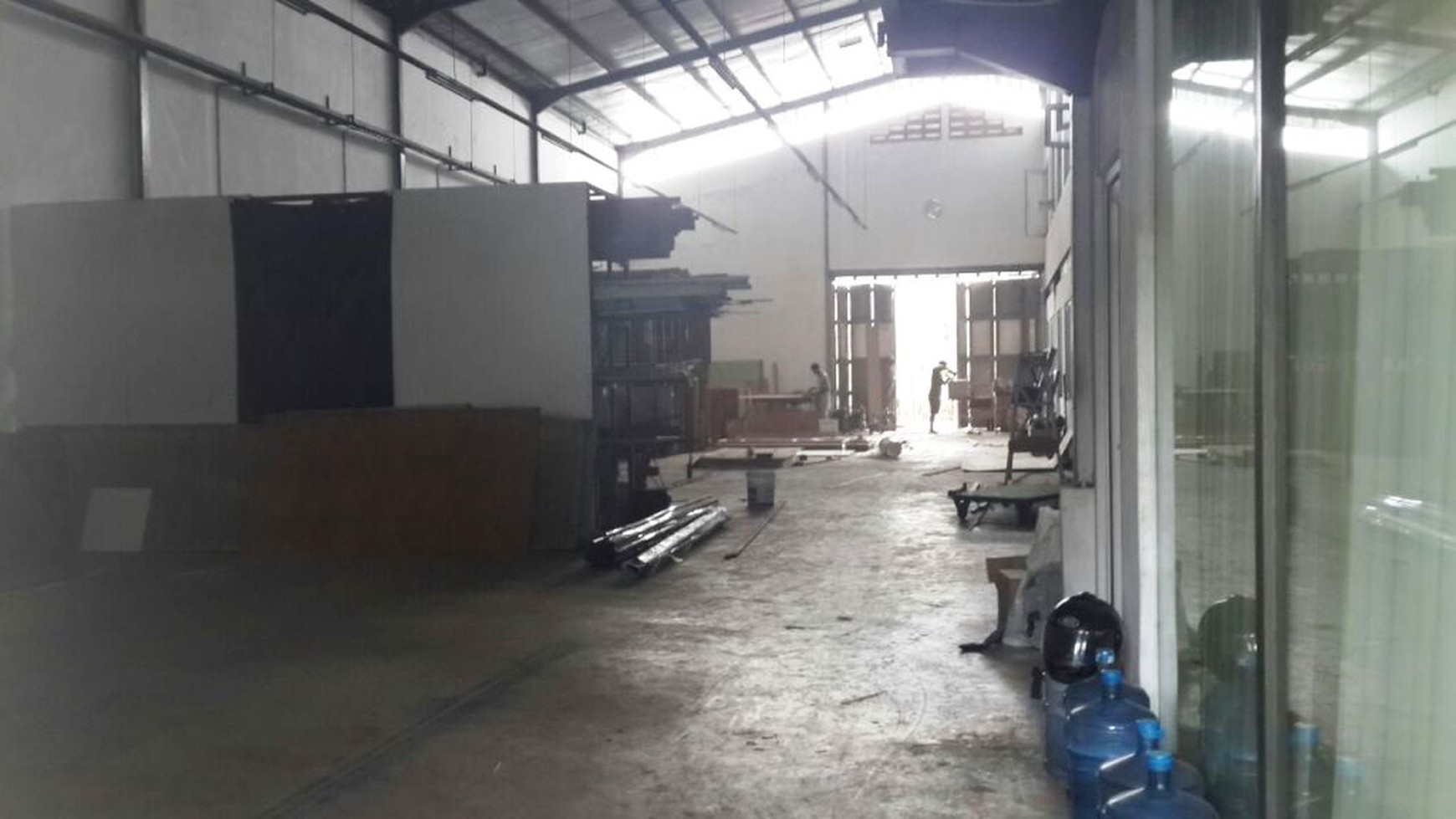 Workshop pinggir jalan,cocok buka usaha besar ,strategis,siap huni di Pondok Ranji