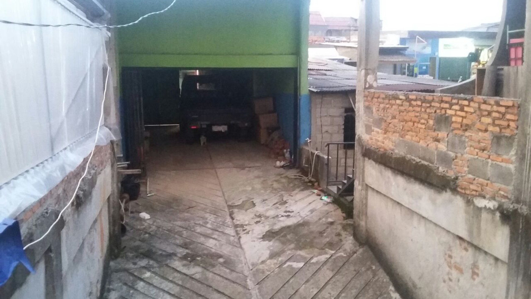 Kiios dan Lahan di Pondok Aren