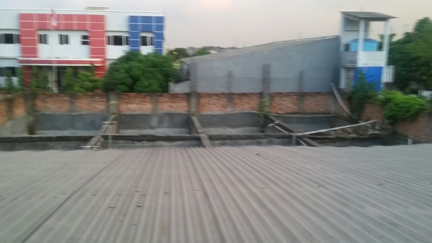 Kiios dan Lahan di Pondok Aren