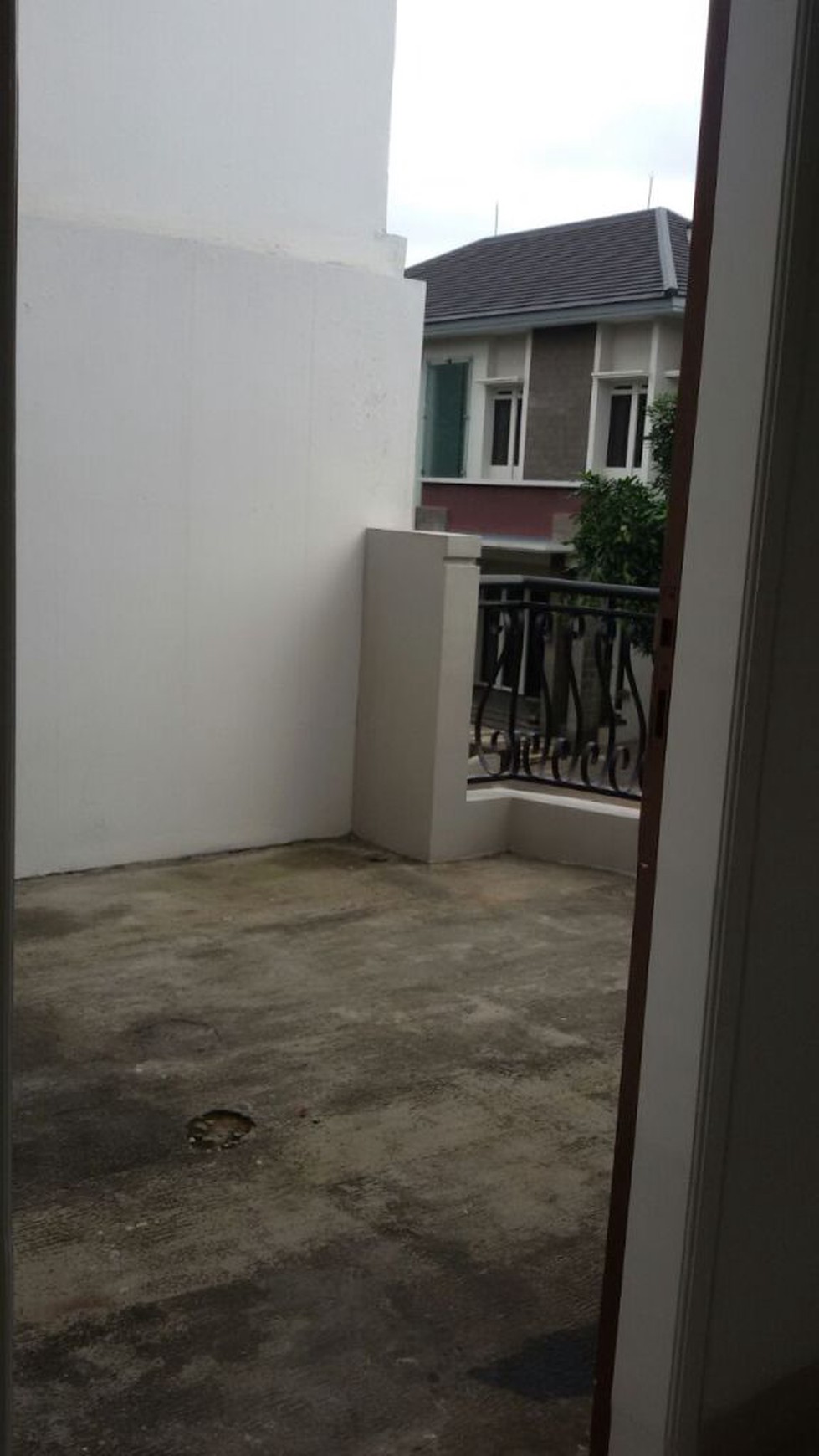 RUMAH SIAP HUNI,DEPAN TAMAN,DI PURI BINTARO