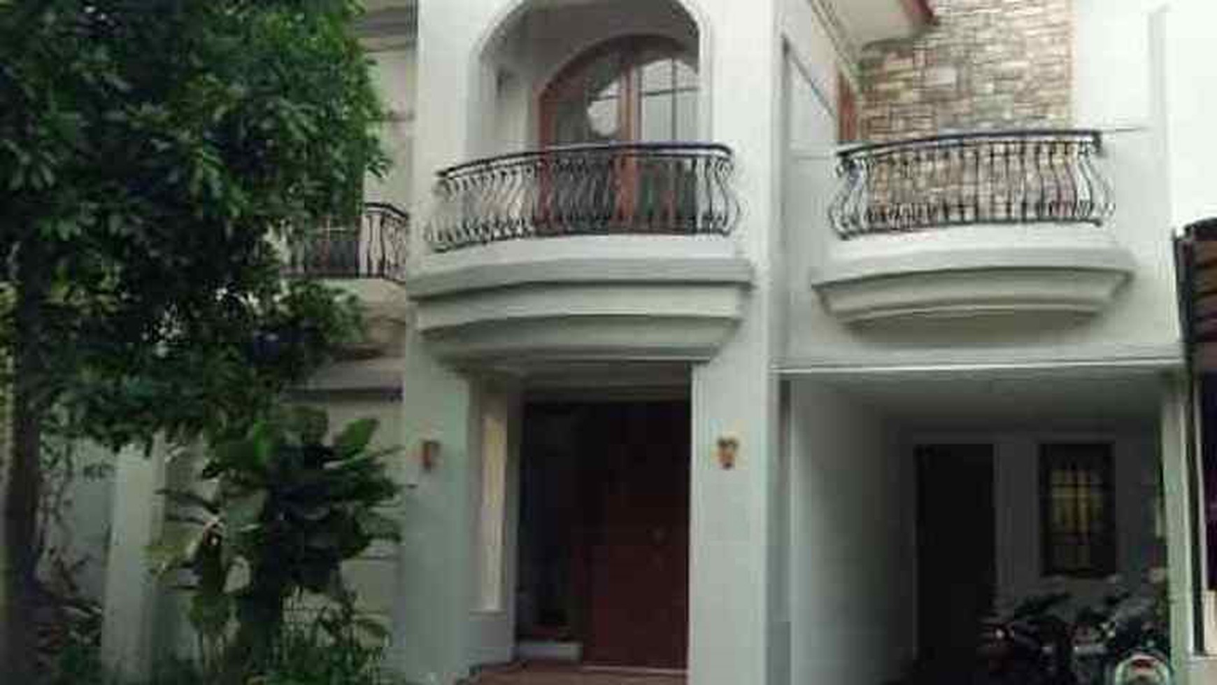 RUMAH SIAP HUNI,DEPAN TAMAN,DI PURI BINTARO