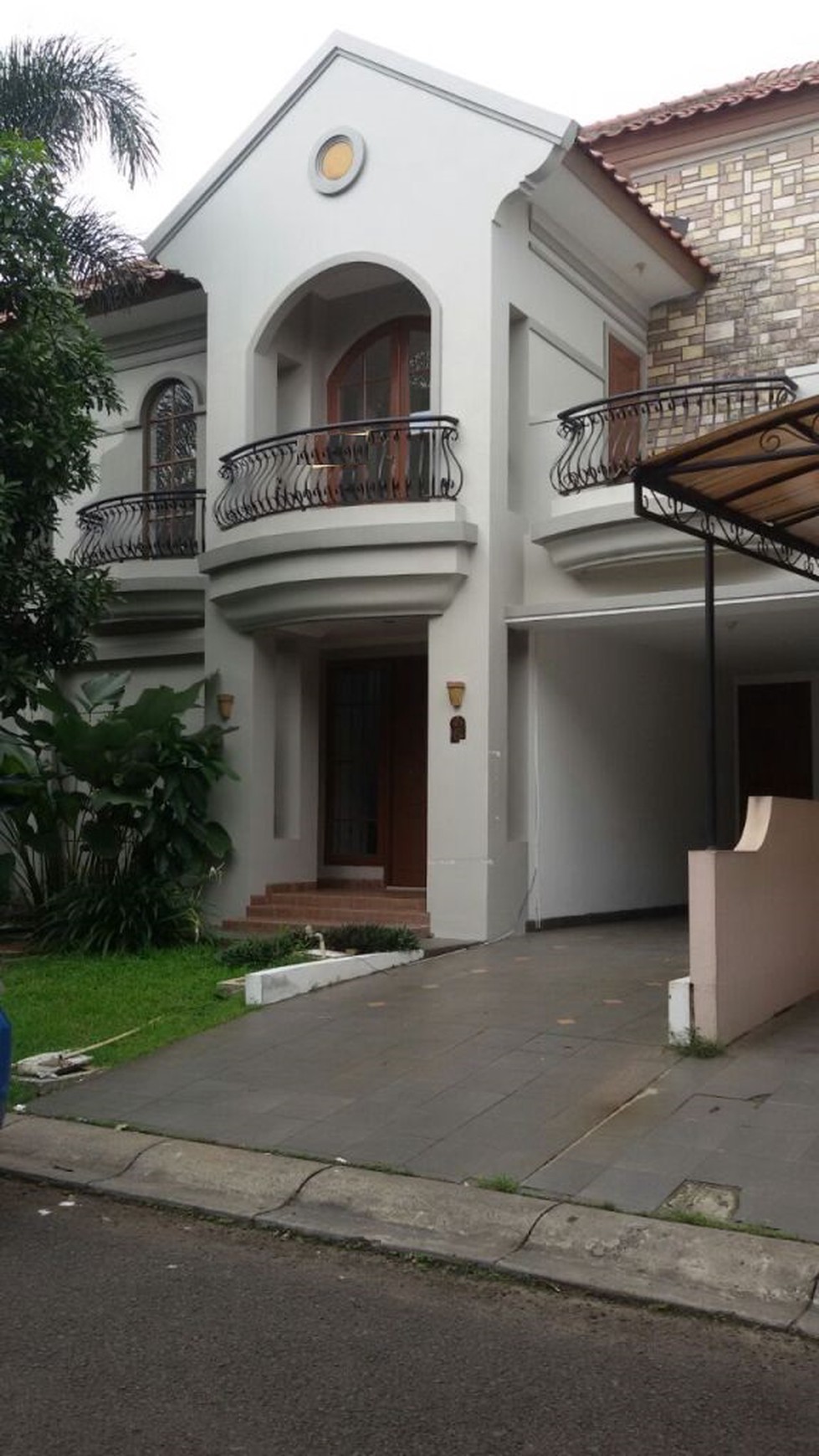 RUMAH SIAP HUNI,DEPAN TAMAN,DI PURI BINTARO