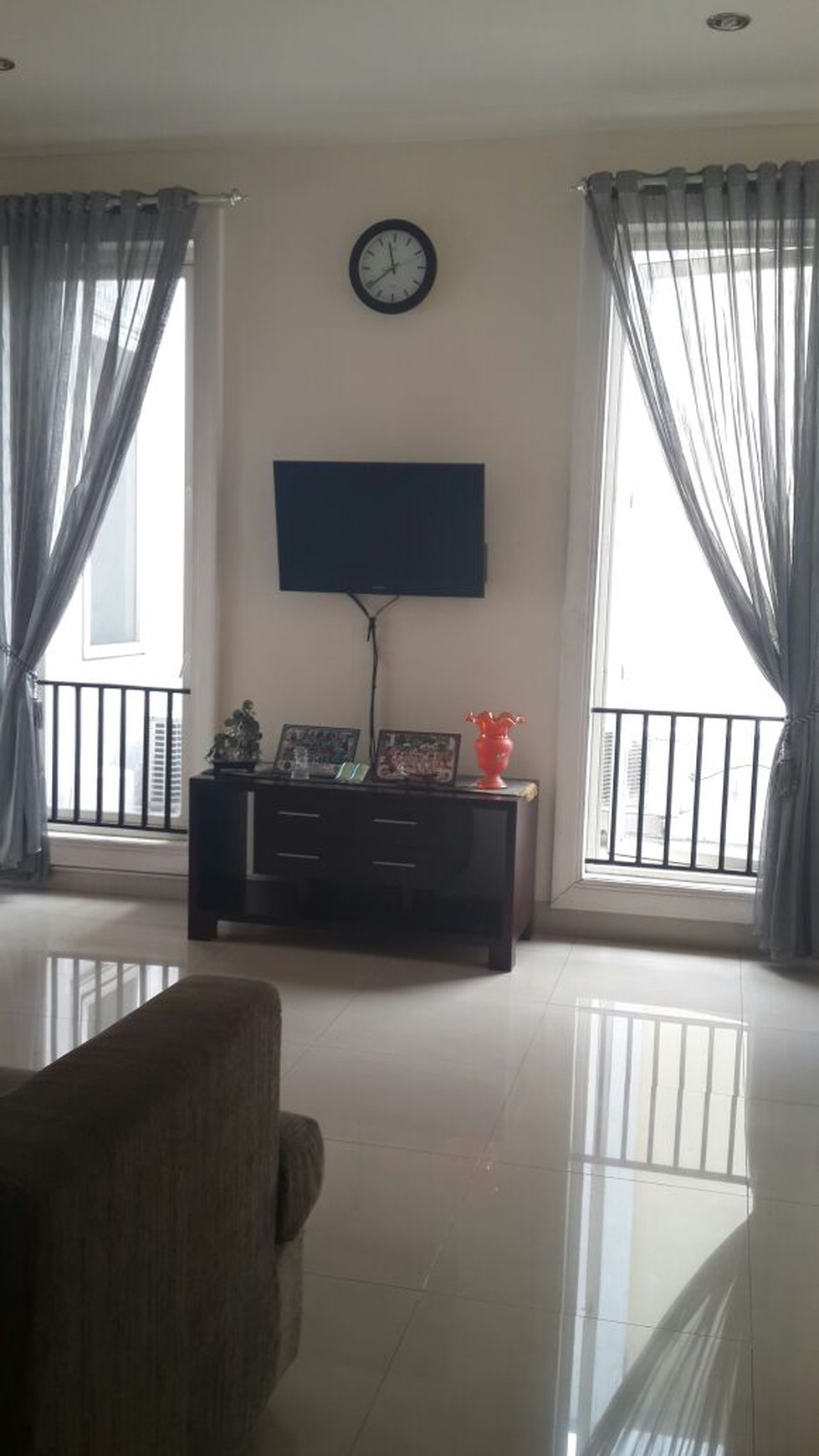 Rumah Cantik,Minimalis ,siap huni di Serpong Tangerang