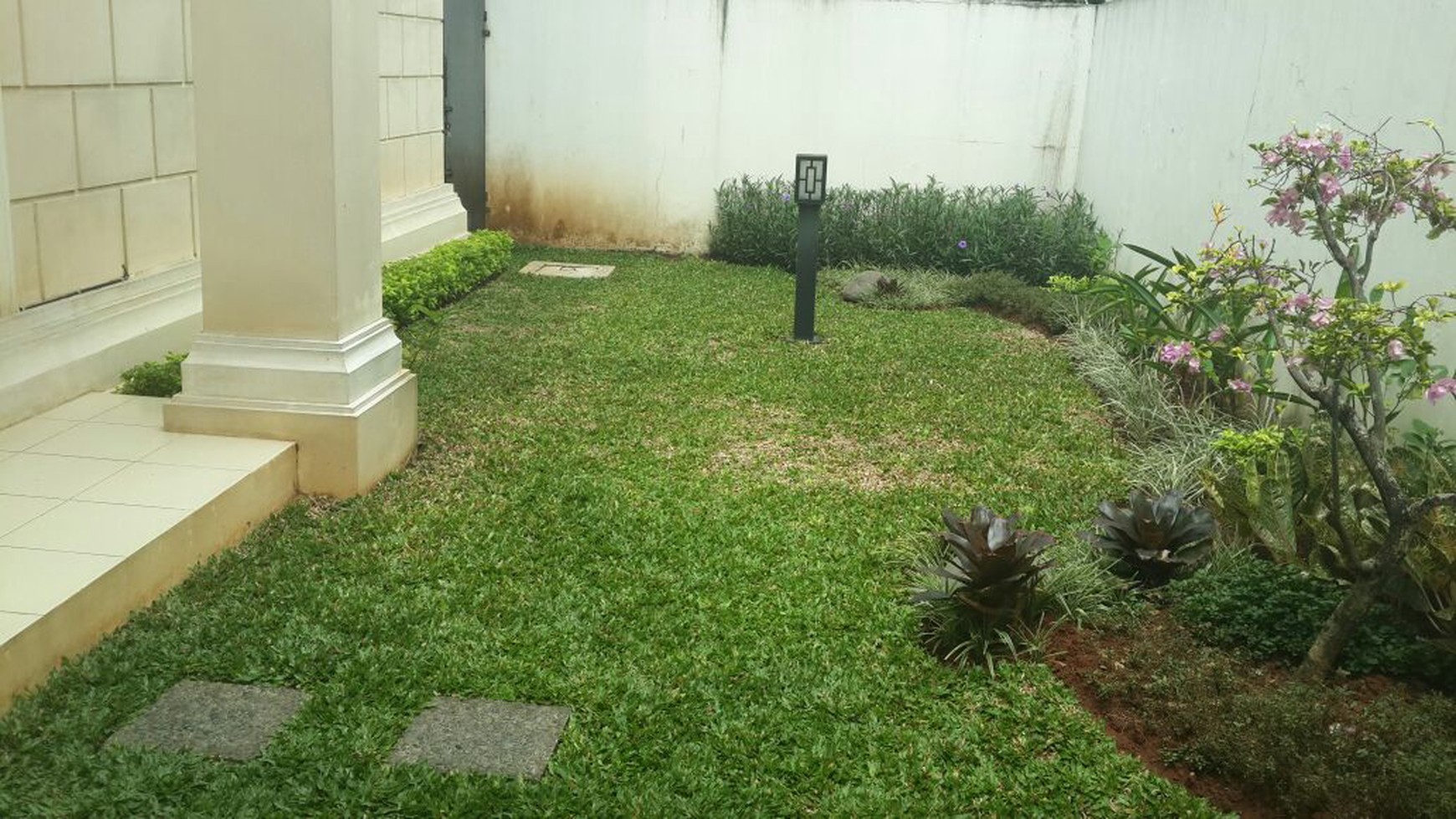 Rumah Cantik,Minimalis ,siap huni di Serpong Tangerang