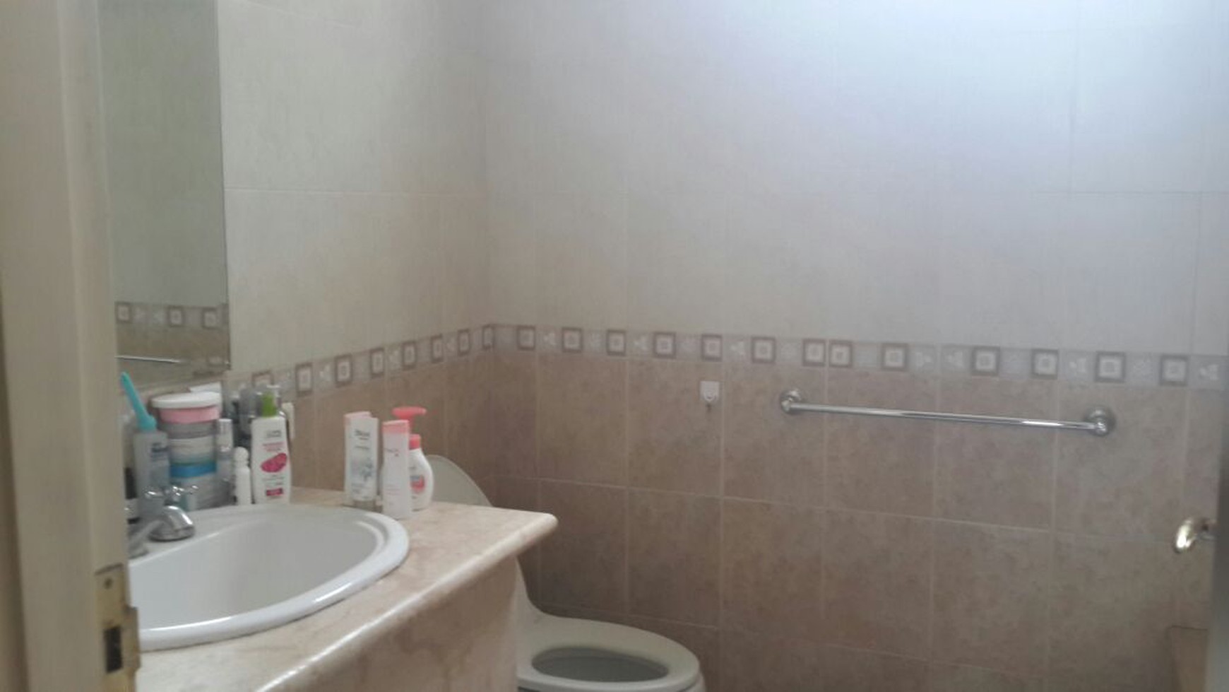 Rumah Cantik,Minimalis ,siap huni di Serpong Tangerang