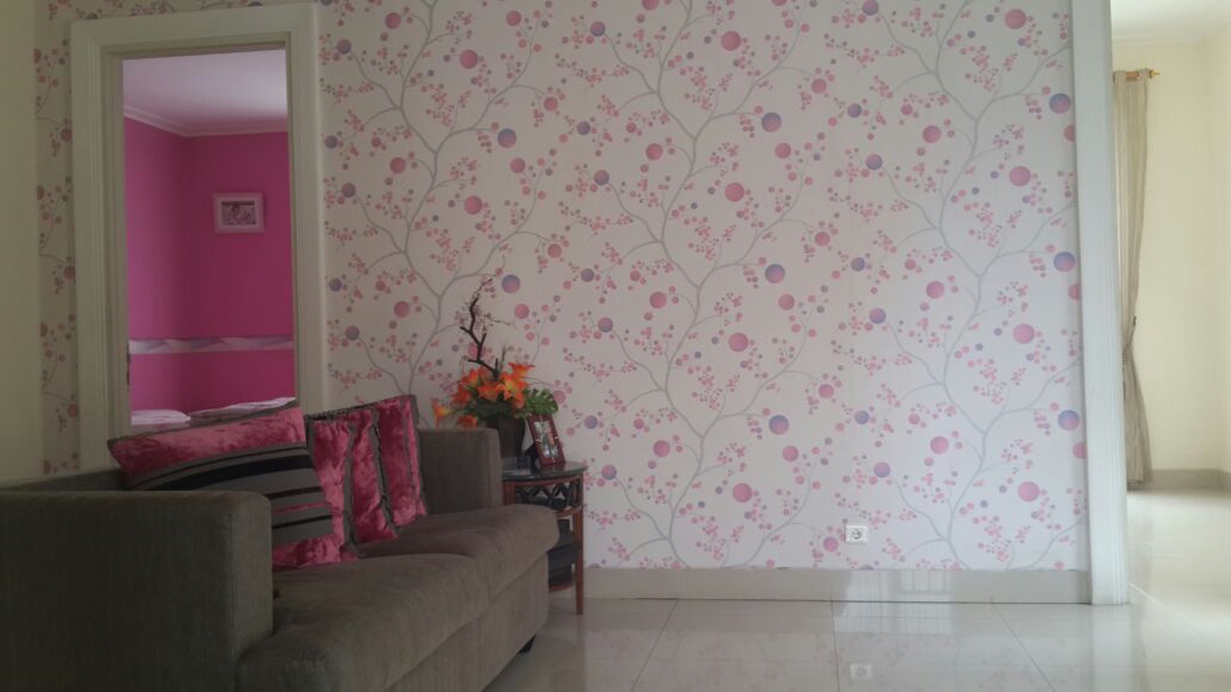 Rumah Cantik,Minimalis ,siap huni di Serpong Tangerang