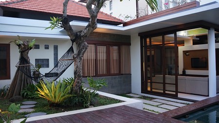 Exclusive Villa For Rent 3 Bedrooms in Sanur Fully Furnish Rice Field View