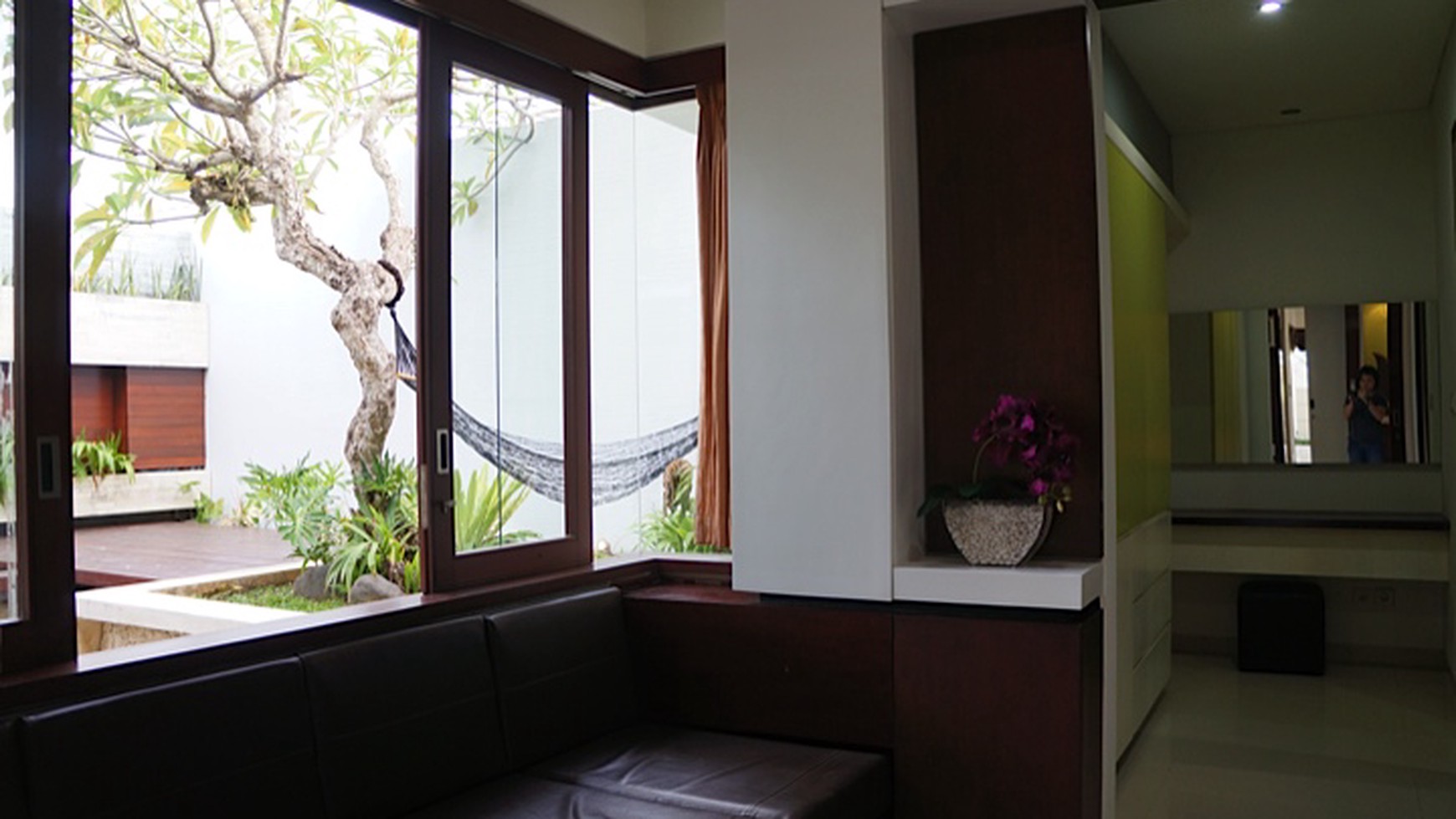 Exclusive Villa For Rent 3 Bedrooms in Sanur Fully Furnish Rice Field View