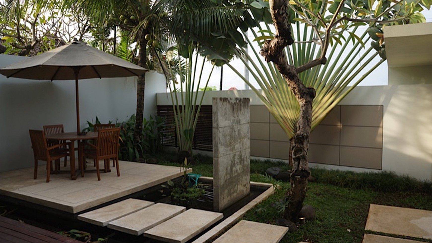 Exclusive Villa For Rent 3 Bedrooms in Sanur Fully Furnish Rice Field View