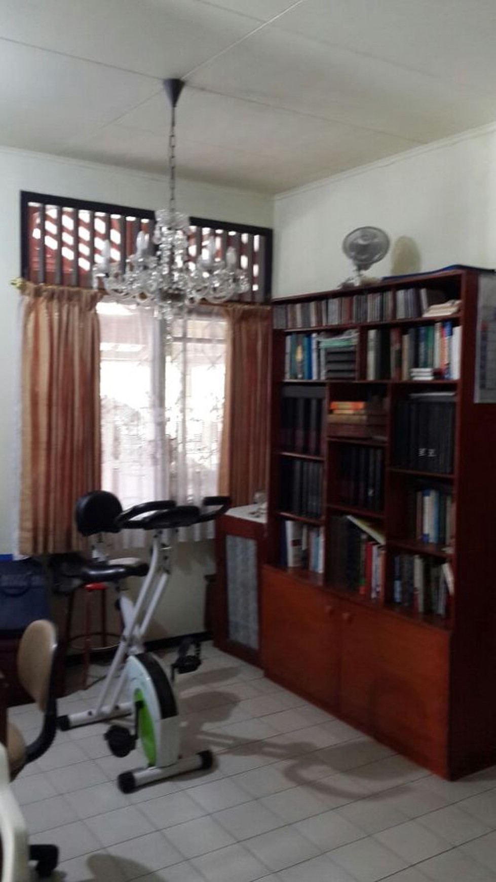 Di jual Rumah Hoek,Terawat,Strategis dan Siap Huni