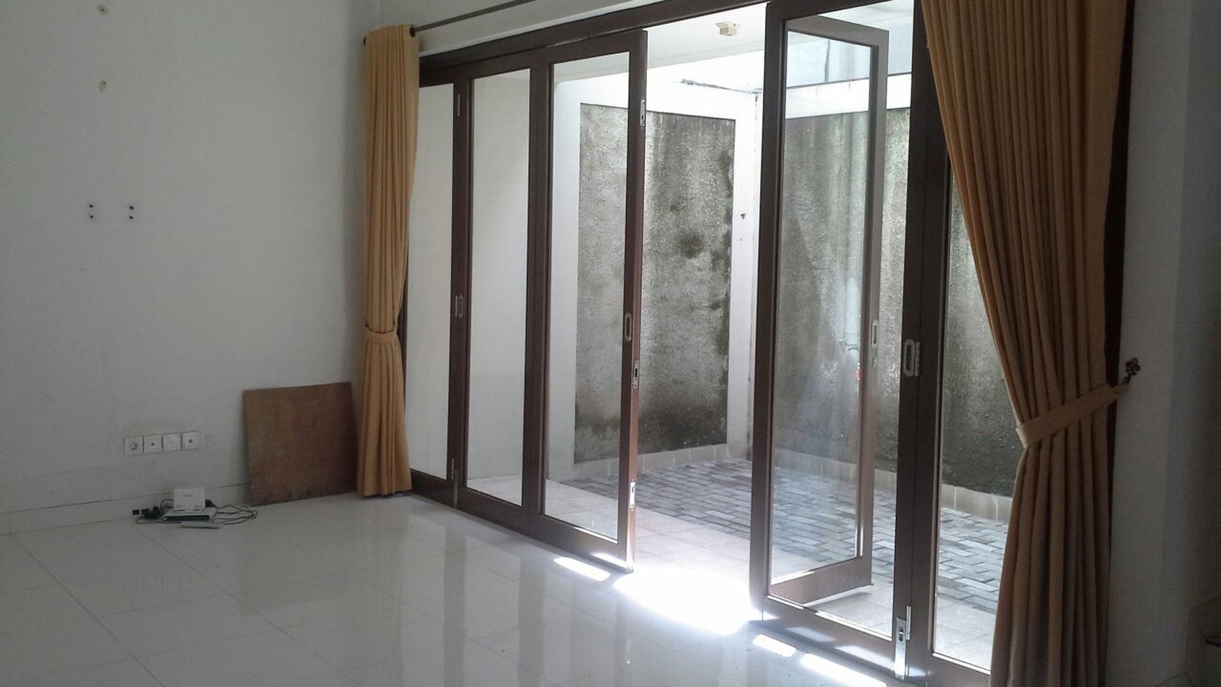 Rumah Hot Sale, Brand New Dalam Cluster Di Bintaro 9