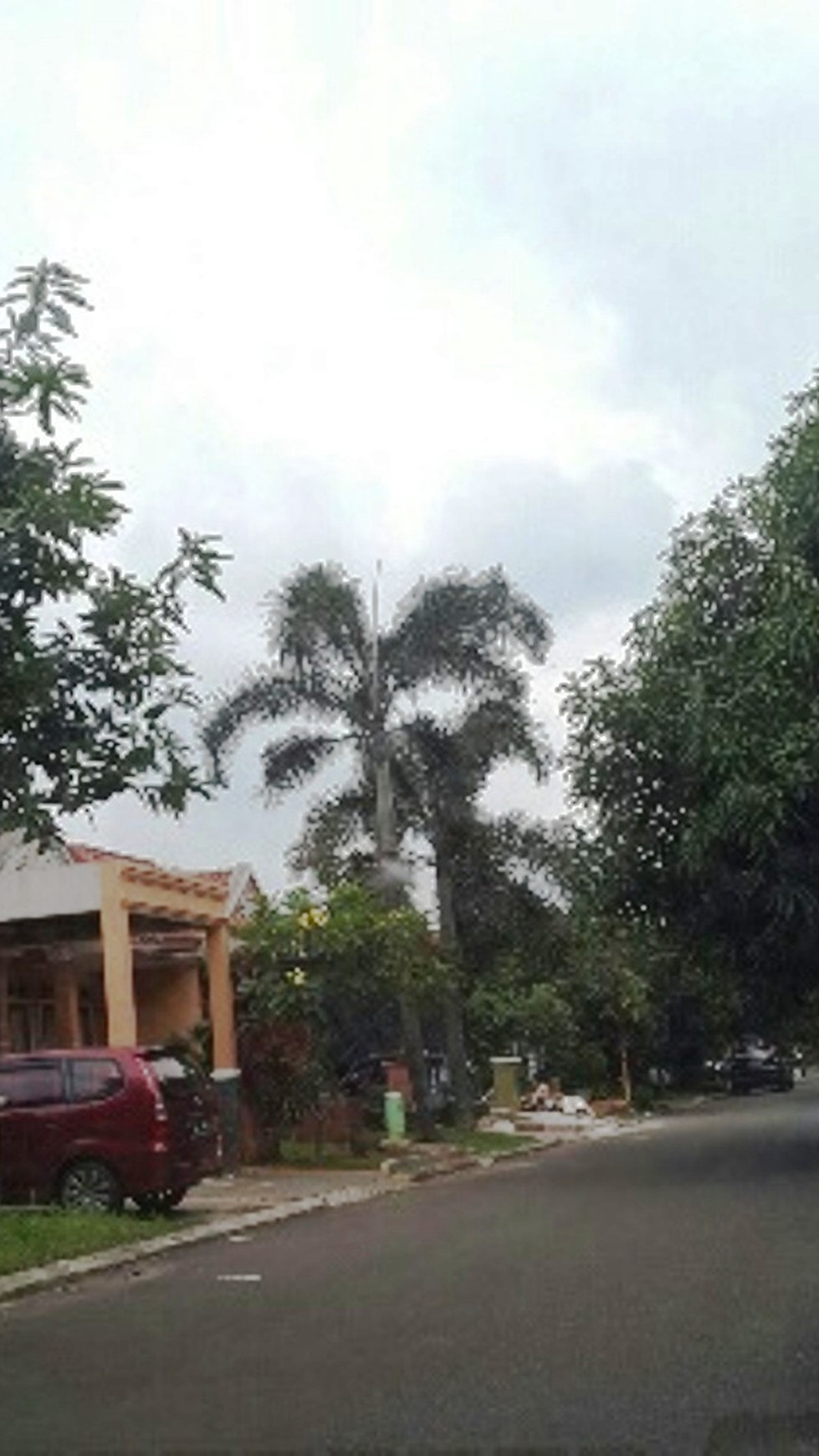 Rumah Bagus ,siap huni,strategis ,good price di Graha Raya..