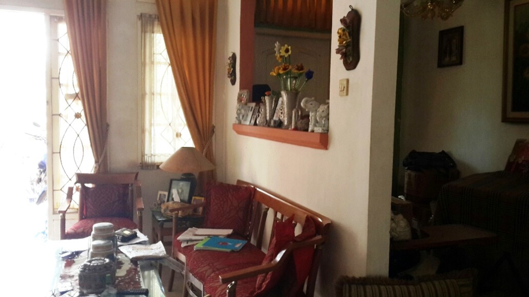 Rumah Bagus ,siap huni,strategis ,good price di Graha Raya..