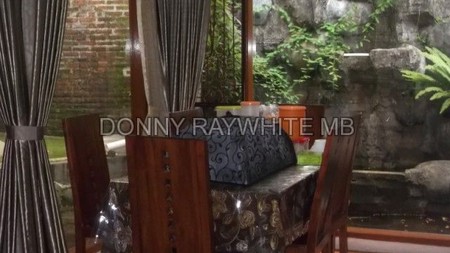 Rumah Villa Bintaro di Hoek