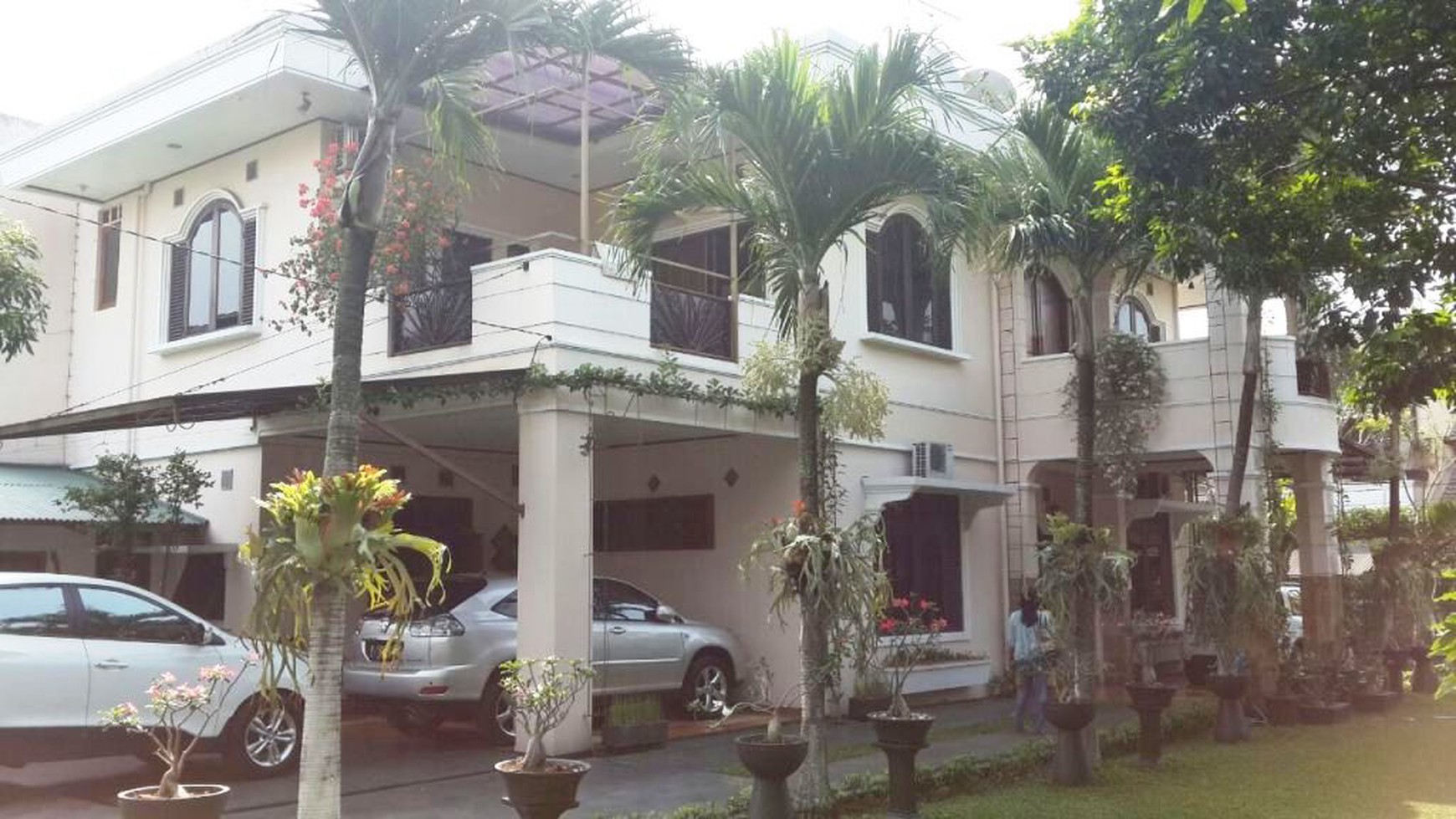 RUMAH ASRI,HALAMAN LUAS,MEDITERAN,GOOD PRICE BINTARO SEKTOR 2