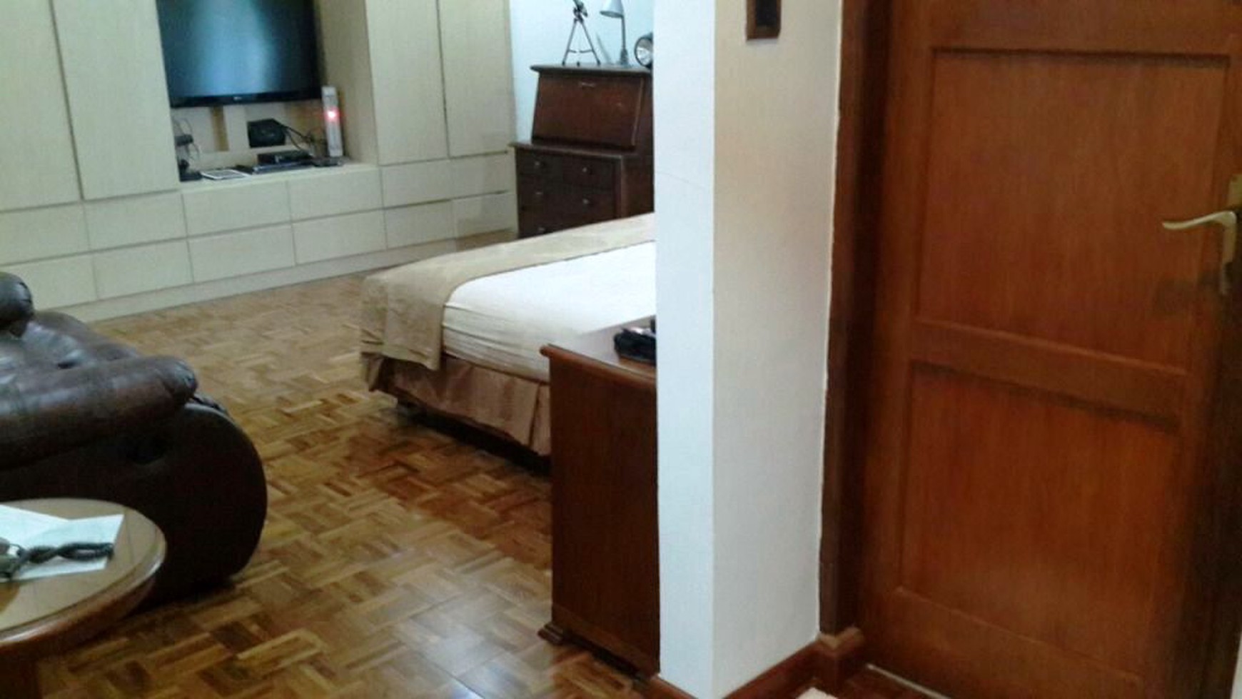 RUMAH ASRI,HALAMAN LUAS,MEDITERAN,GOOD PRICE BINTARO SEKTOR 2