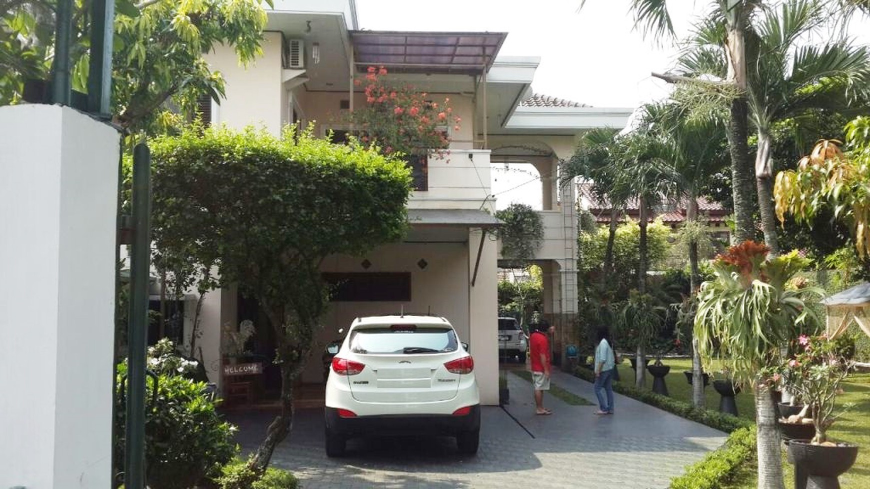 RUMAH ASRI,HALAMAN LUAS,MEDITERAN,GOOD PRICE BINTARO SEKTOR 2