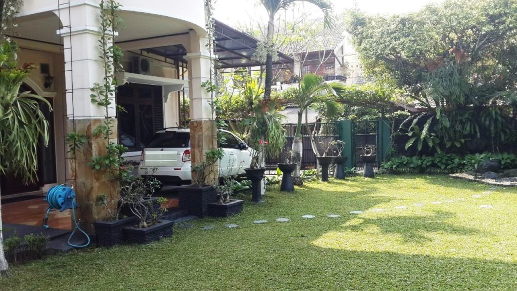 RUMAH ASRI,HALAMAN LUAS,MEDITERAN,GOOD PRICE BINTARO SEKTOR 2