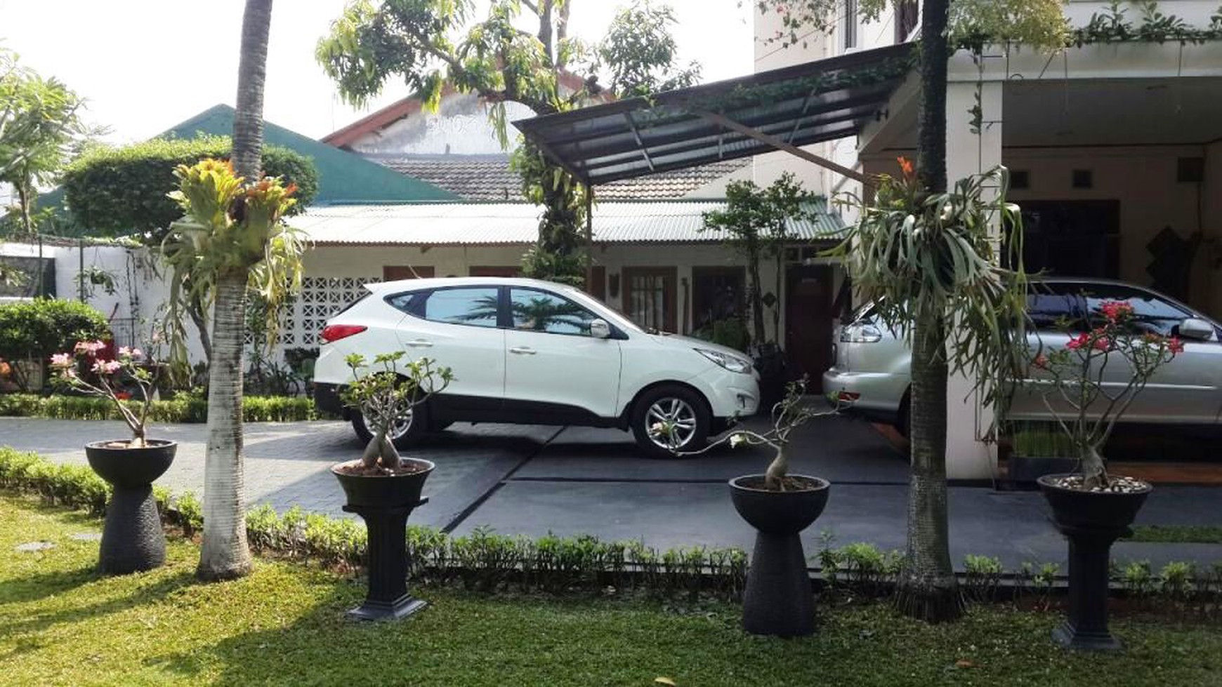 RUMAH ASRI,HALAMAN LUAS,MEDITERAN,GOOD PRICE BINTARO SEKTOR 2