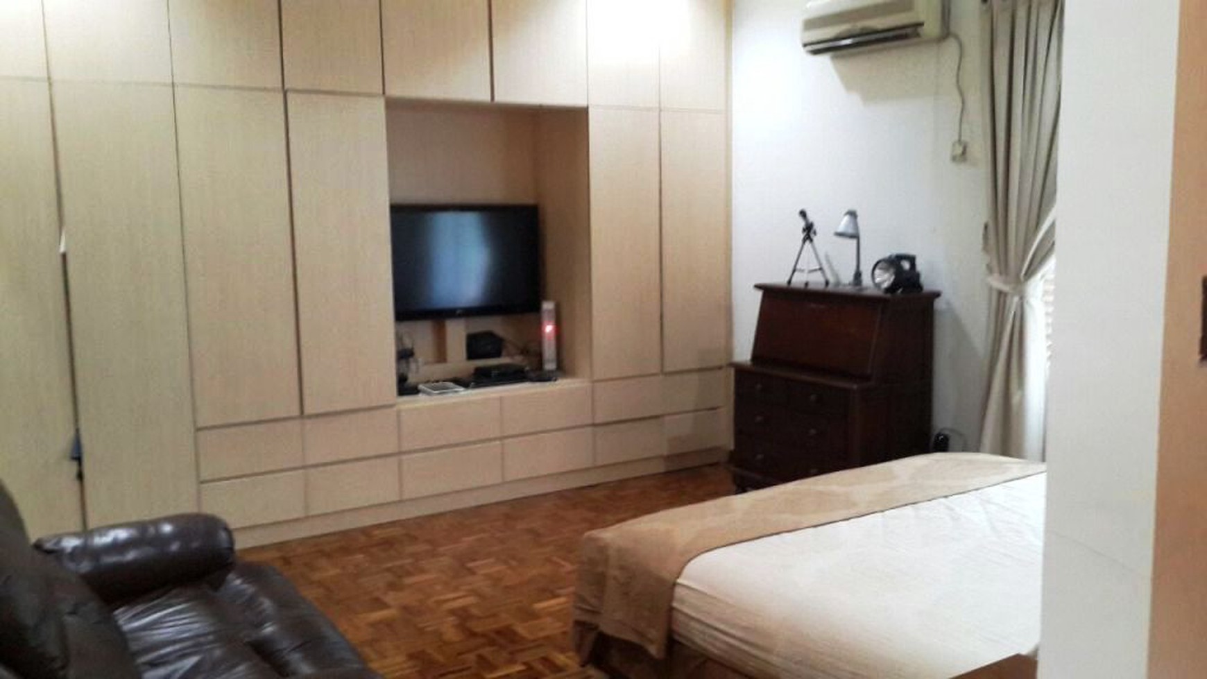 RUMAH ASRI,HALAMAN LUAS,MEDITERAN,GOOD PRICE BINTARO SEKTOR 2