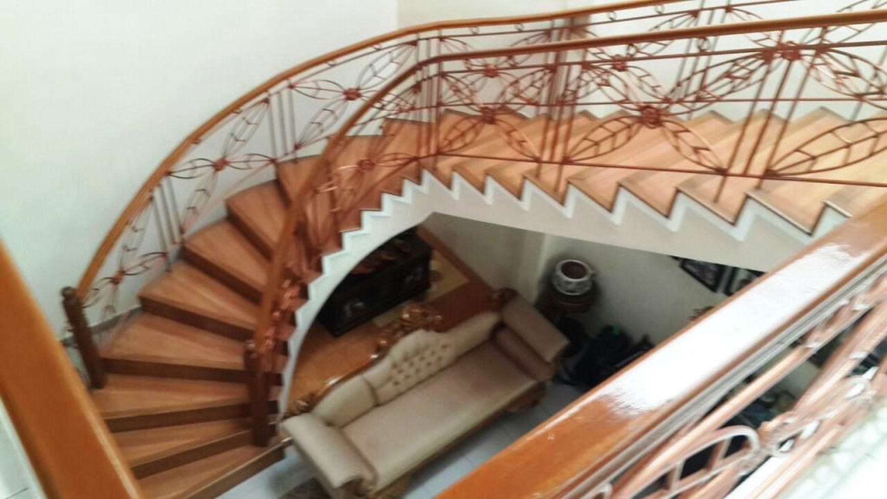 RUMAH ASRI,HALAMAN LUAS,MEDITERAN,GOOD PRICE BINTARO SEKTOR 2