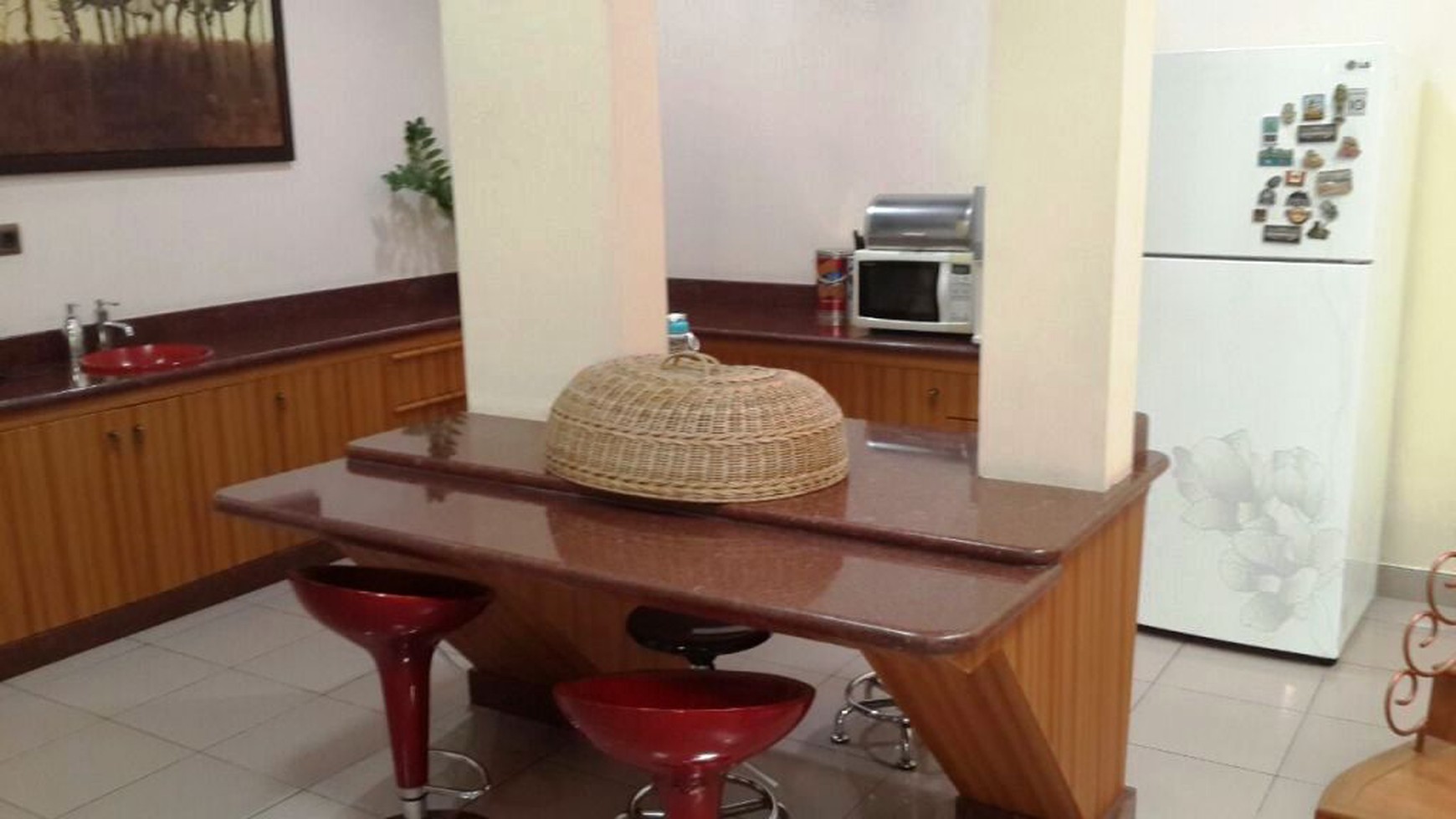 RUMAH ASRI,HALAMAN LUAS,MEDITERAN,GOOD PRICE BINTARO SEKTOR 2