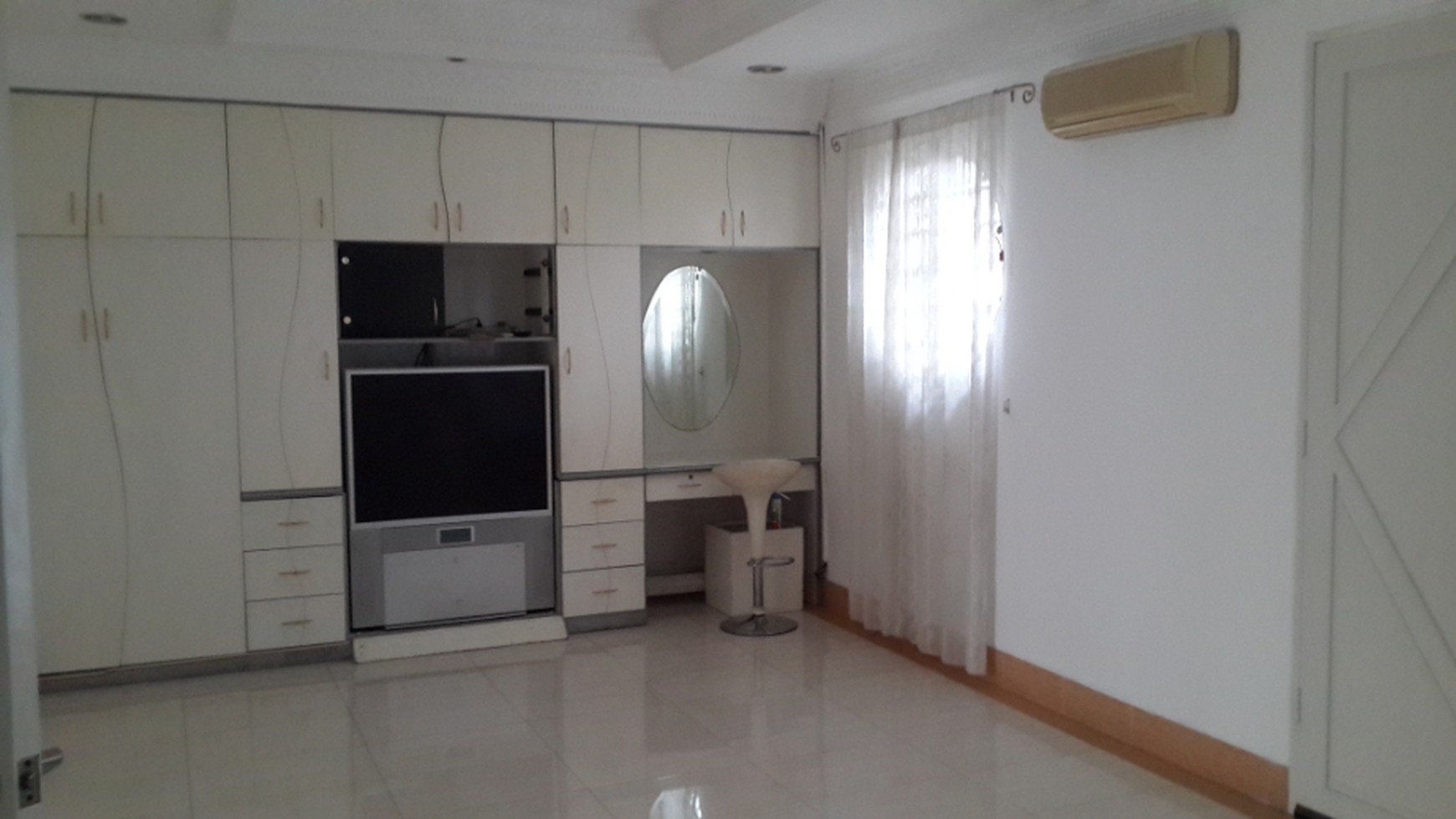 Dijual / Disewakan  Rumah Taman Hokaido - Lippo Karawaci