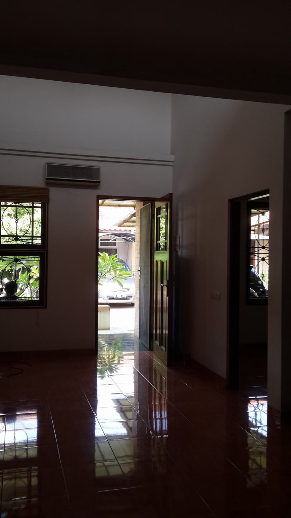 Disewakan Rumah Taman Parahyangan - Lippo Karawaci