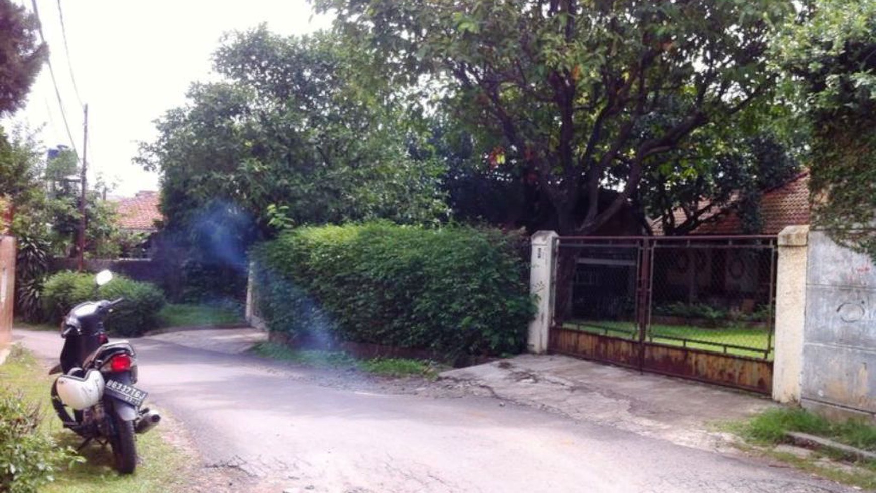 Rumah Siap Huni,lokasi oke,halaman depan luas di kesehatan Jakarta Selatan