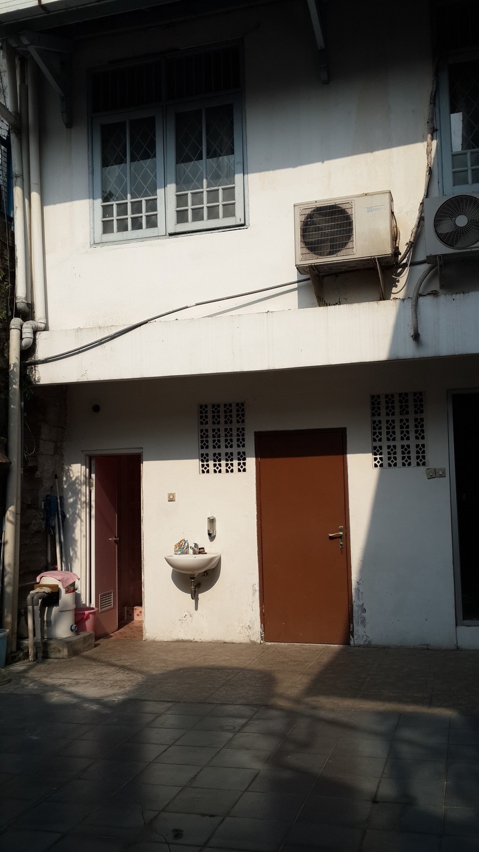 Rumah Bagus,siap huni,lokasi oke di Sektor 3