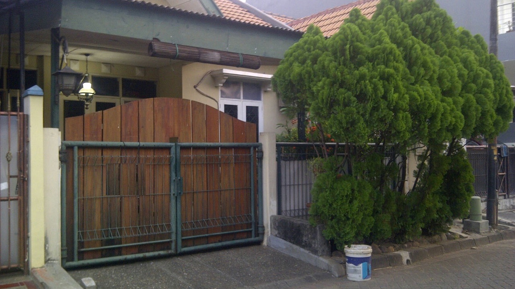 Rumah Bagus,Siap Huni,strategis di Karang Tengah Cileduk Tangerang