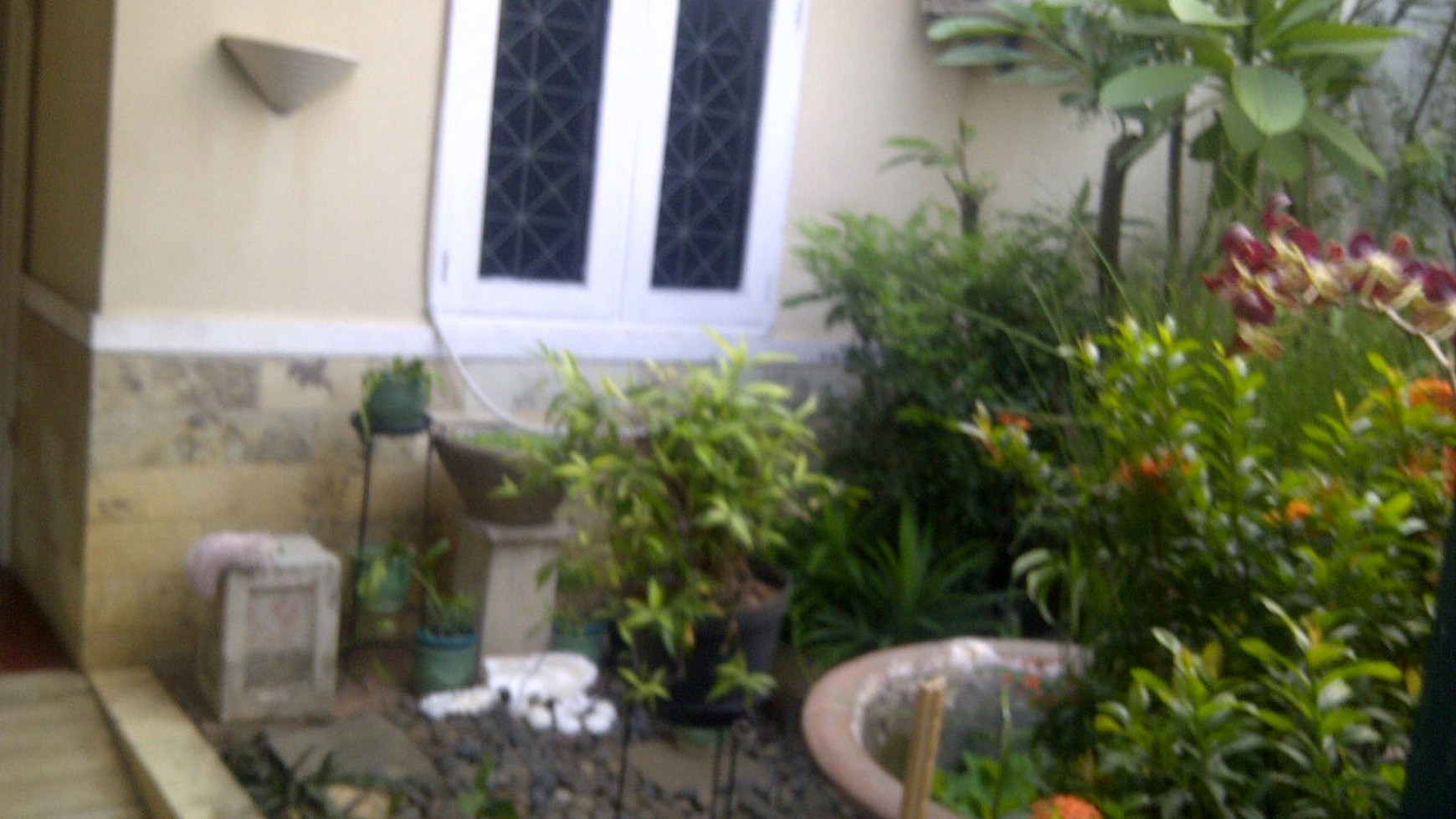 Rumah Bagus,Siap Huni,strategis di Karang Tengah Cileduk Tangerang