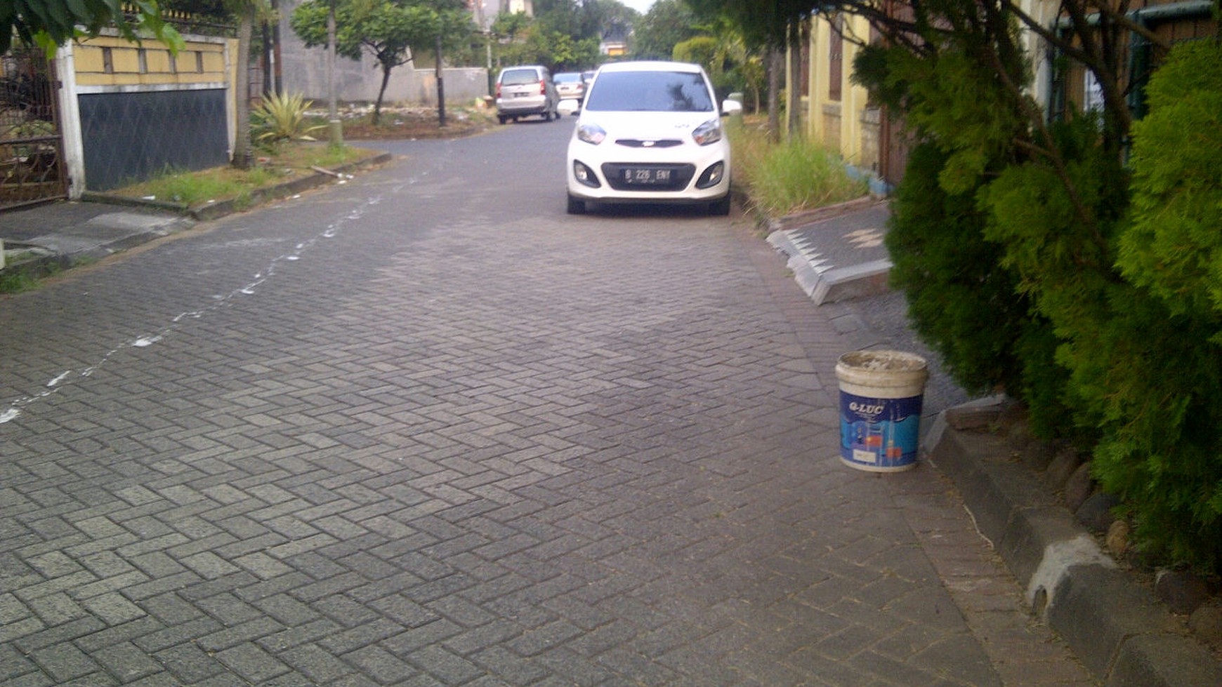 Rumah Bagus,Siap Huni,strategis di Karang Tengah Cileduk Tangerang