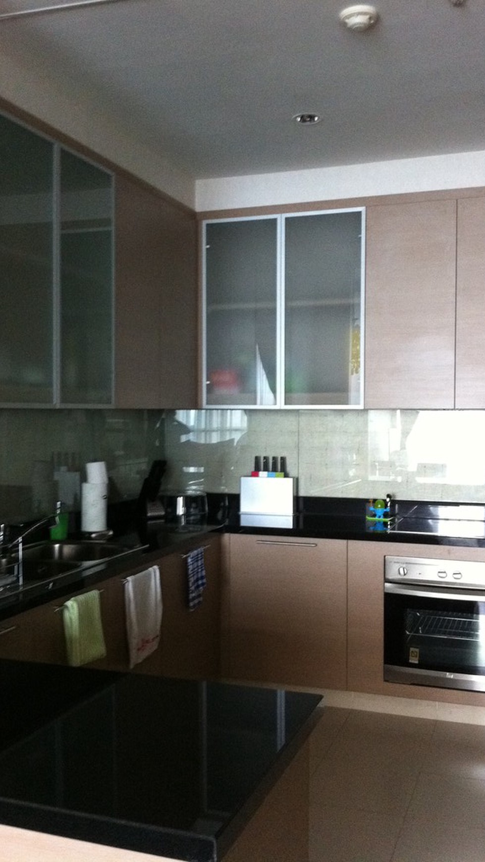 For RENT  Apartemen Oakwood Premier Cozmo.