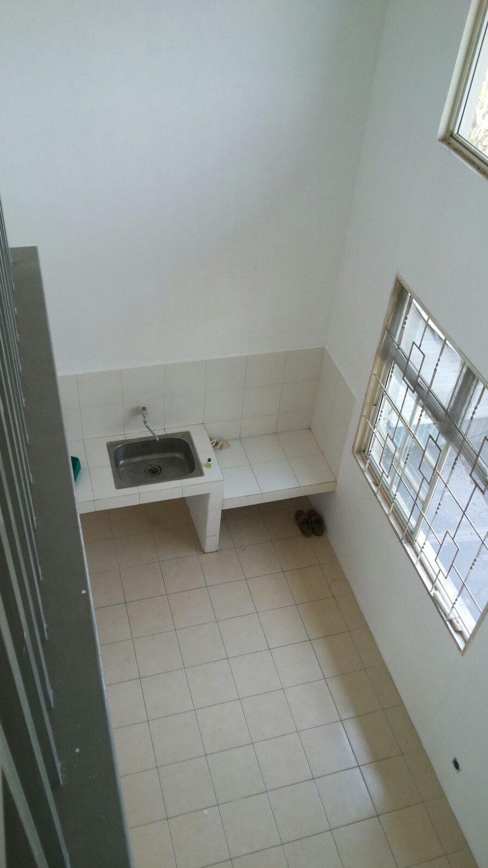 Disewakan Townhouse Taman Hijau lantai 2&3 - Lippo Karawaci