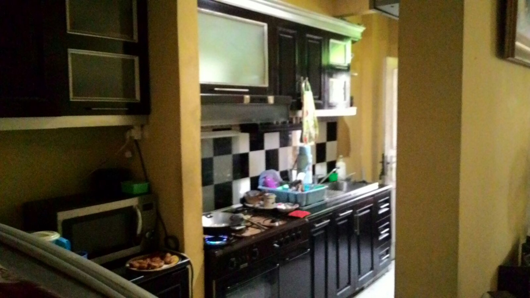 Rumah siap huni,strategis di Sektor 2.