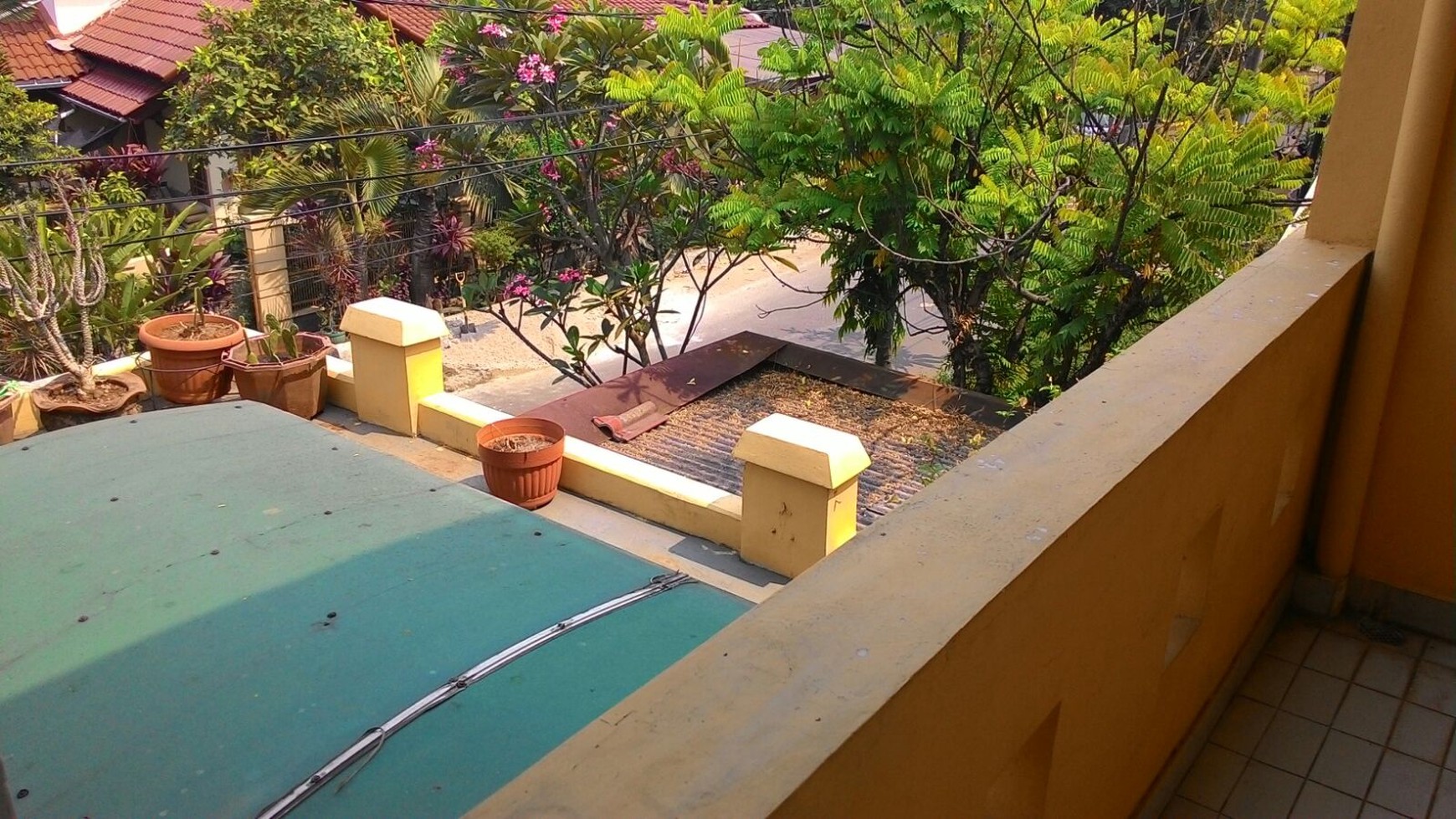 Rumah siap huni,strategis di Sektor 2.