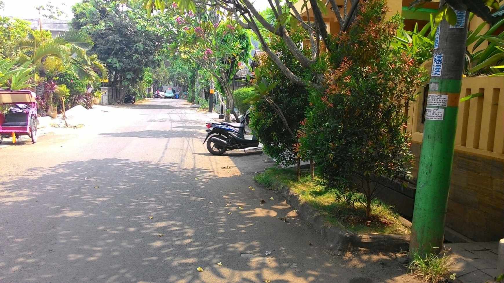 Rumah siap huni,strategis di Sektor 2.