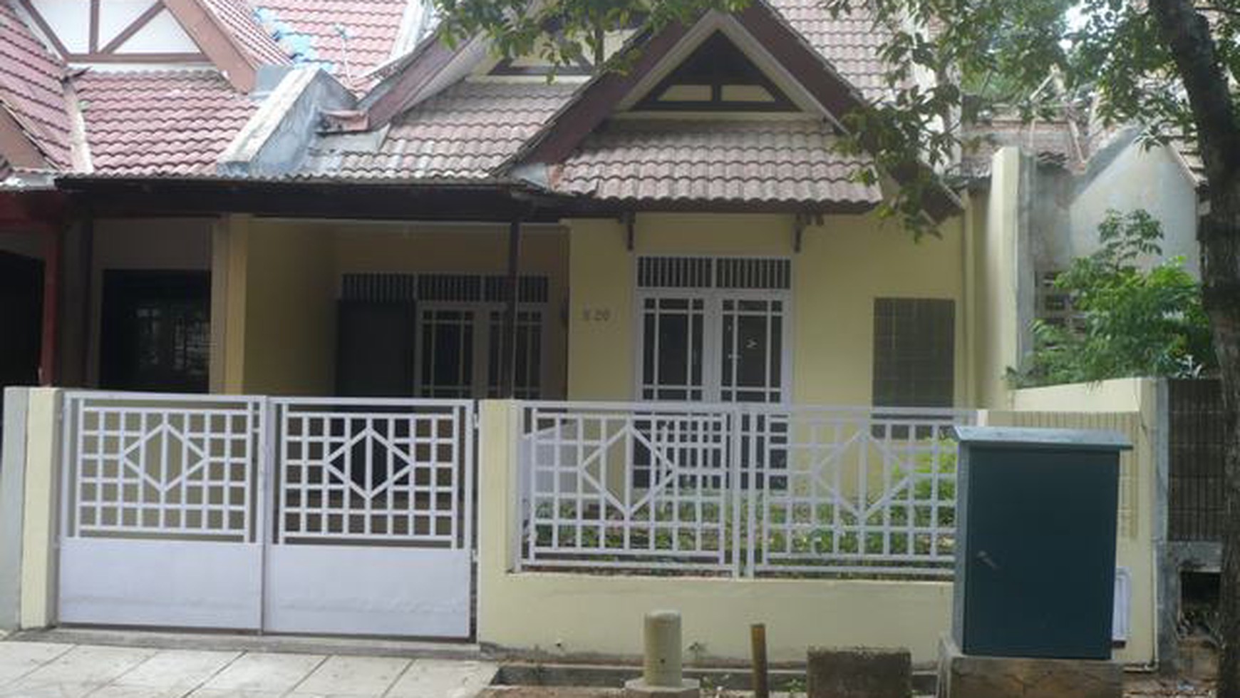 DISEWA RUMAH CANTIK, TENGAH KOTA, GIRI LOKA, BSD CITY SERPONG TANGERANG