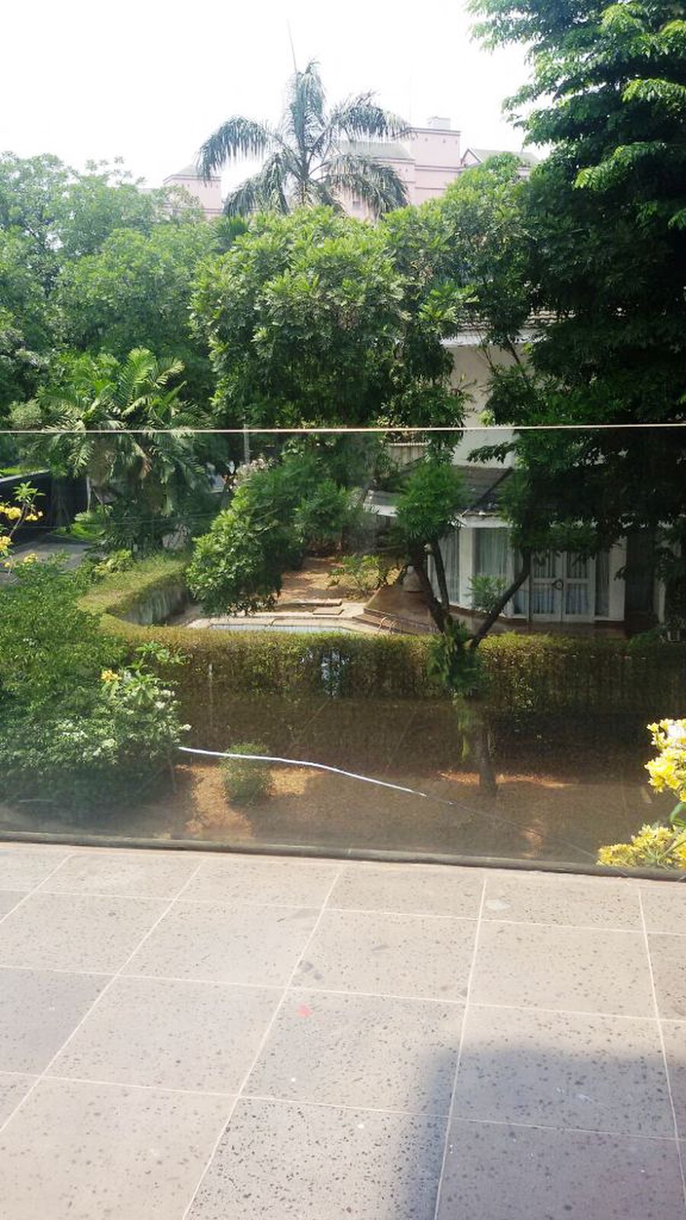 Rumah Mewah, strategis,siap huni,halaman luas di Pondok Indah