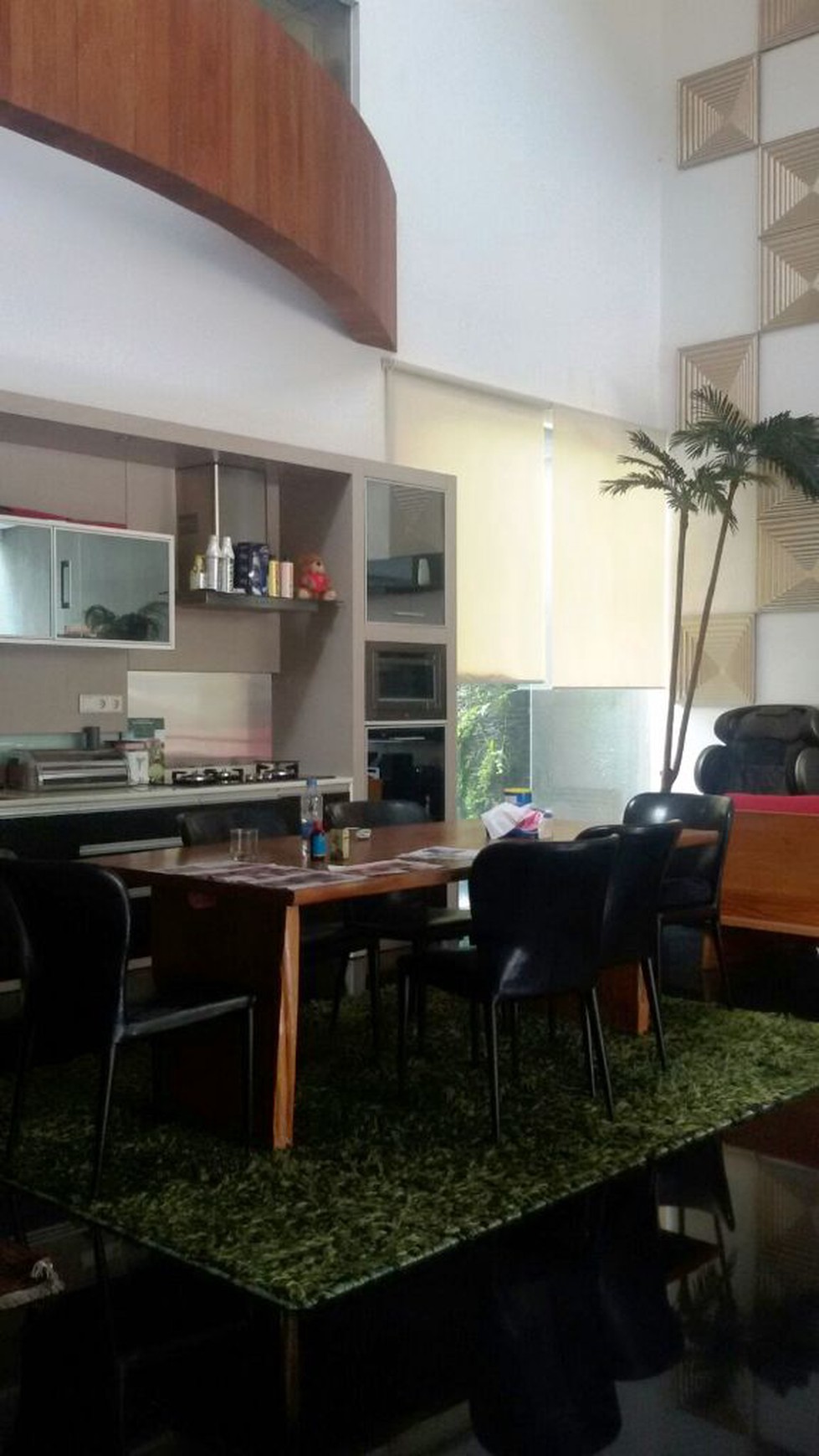 Rumah Mewah, strategis,siap huni,halaman luas di Pondok Indah