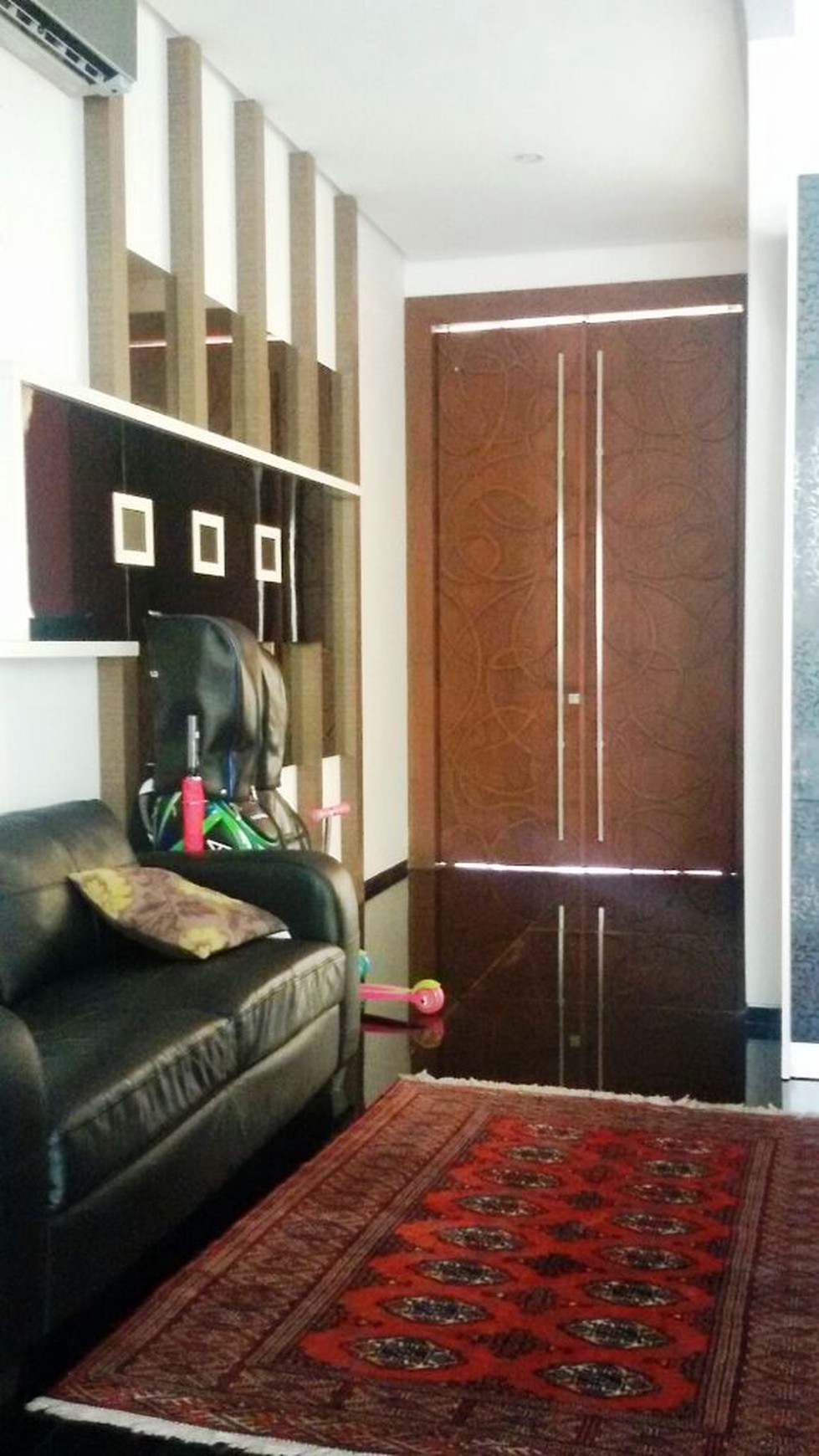 Rumah Mewah, strategis,siap huni,halaman luas di Pondok Indah