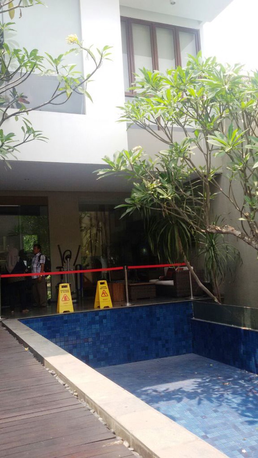 Rumah Mewah, strategis,siap huni,halaman luas di Pondok Indah