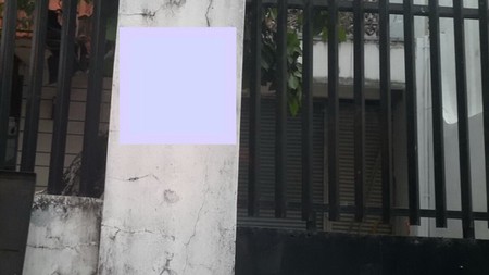 Rumah di daerah komplek perumahan Larangan Indah
