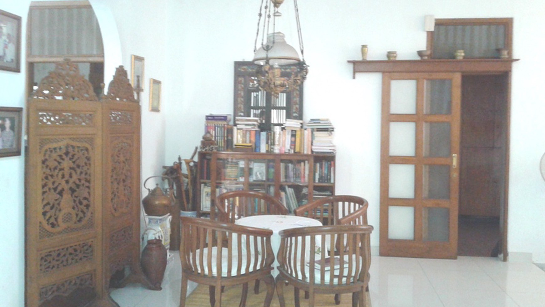 Rumah Antiq luas 380m, cocok utk Kel Besar, harga terjangkau.